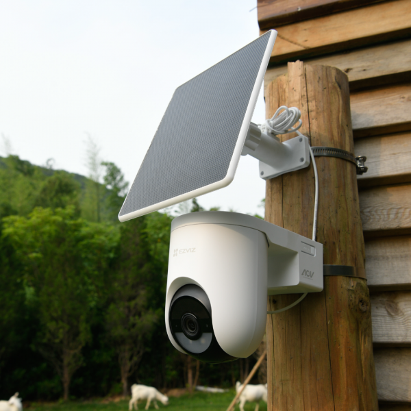 4G LTE cellular outdoor camera with solar support